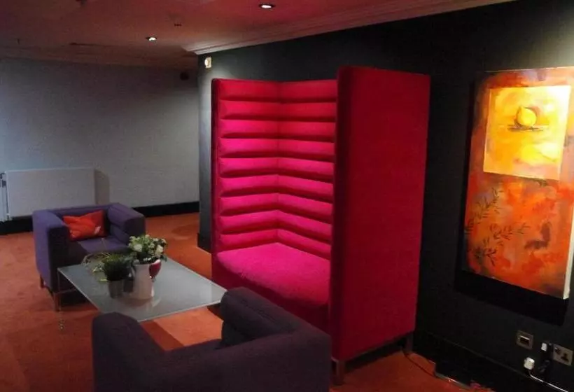 Retkeilymaja Fletcher's Restaurant Bar & Rooms