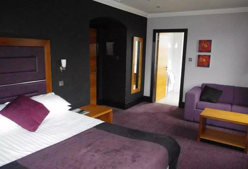 Retkeilymaja Fletcher's Restaurant Bar & Rooms