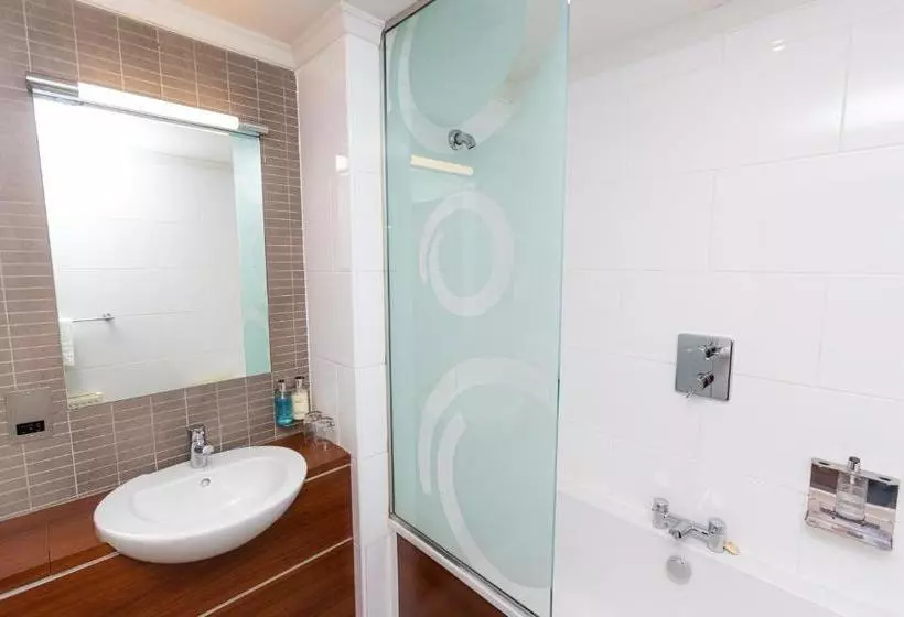 Retkeilymaja Fletcher's Restaurant Bar & Rooms