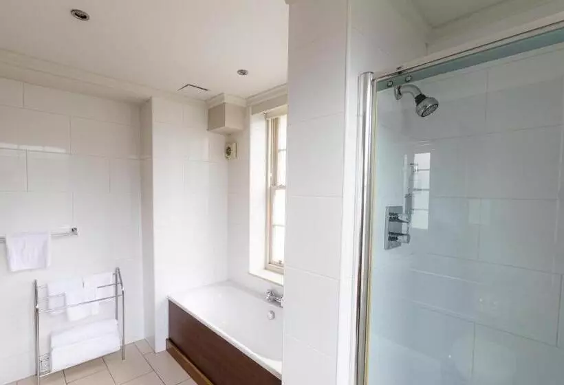 Retkeilymaja Fletcher's Restaurant Bar & Rooms