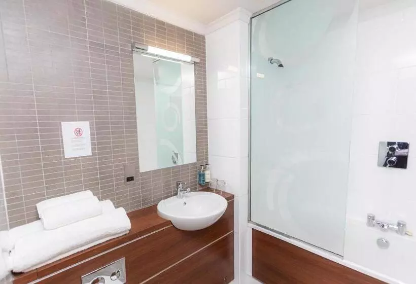 Retkeilymaja Fletcher's Restaurant Bar & Rooms