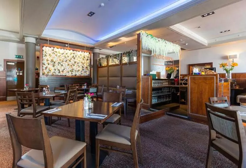 Retkeilymaja Fletcher's Restaurant Bar & Rooms