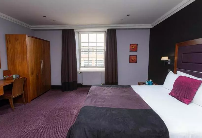 Retkeilymaja Fletcher's Restaurant Bar & Rooms