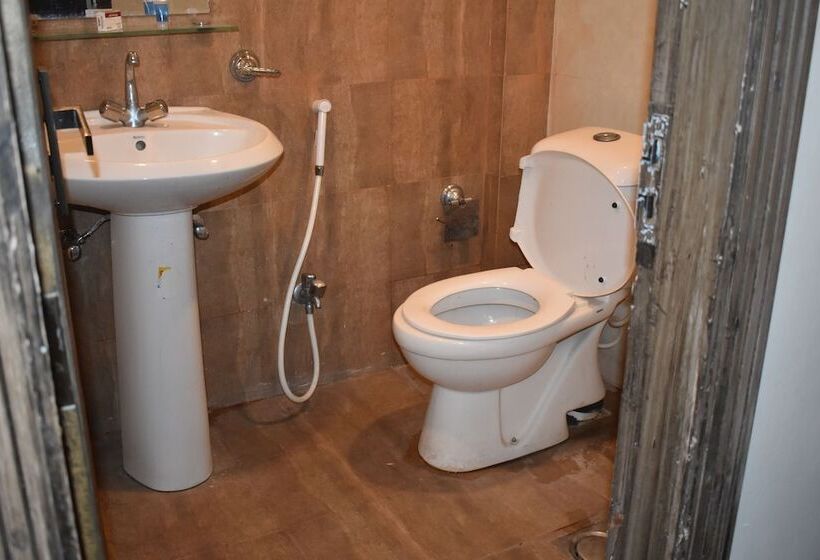 پانسیون Burjal Hateem