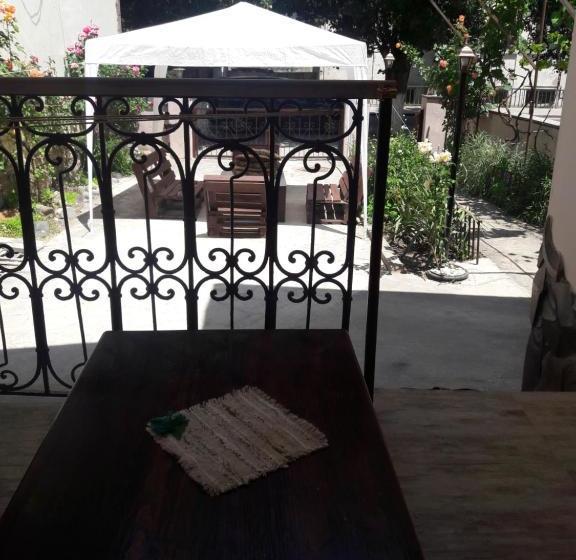 پانسیون Ira & Vaso S Guest House Borjomipark