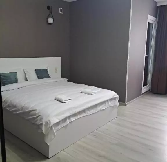 پانسیون Ira & Vaso S Guest House Borjomipark