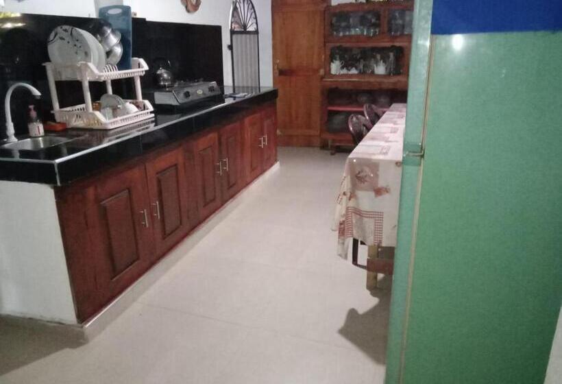 بنسيون Midigama Villa Resort