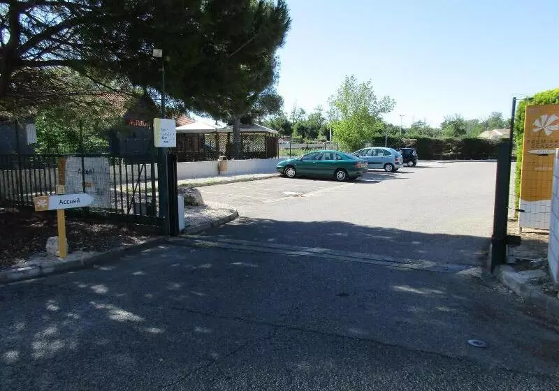 فندق Premiere Classe Avignon Le Pontet