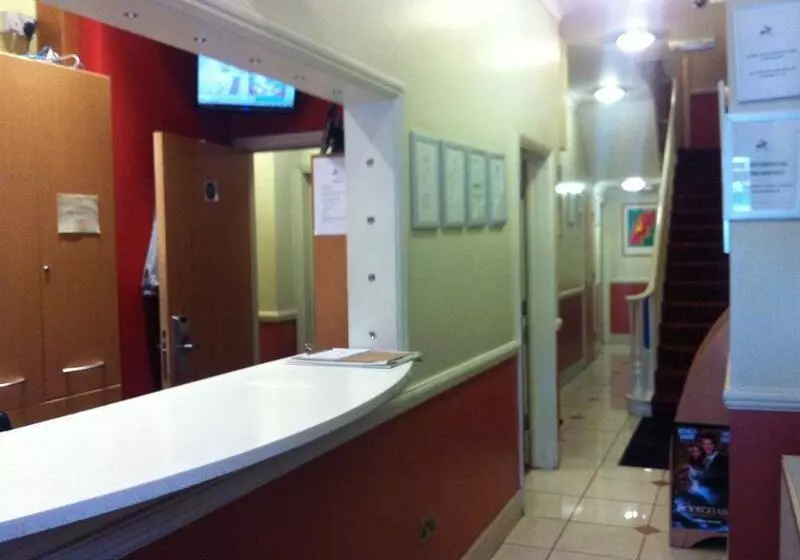 Hotelli St George S Inn Victoria