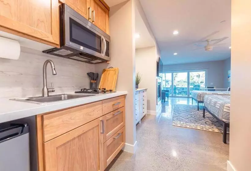 Baywood Inn Bed & Breakfast