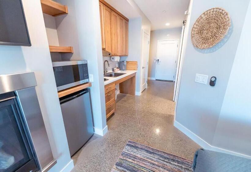 Baywood Inn Bed & Breakfast