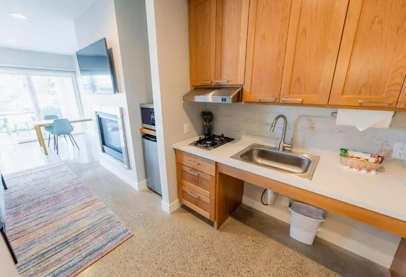 Baywood Inn Bed & Breakfast