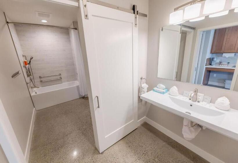 Baywood Inn Bed & Breakfast