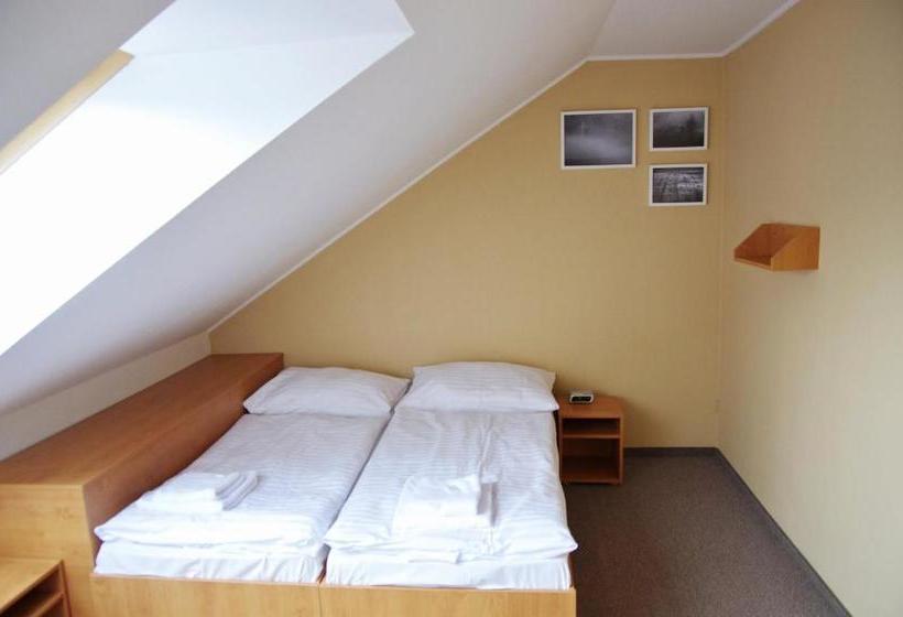 فندق Penzion Zornicka