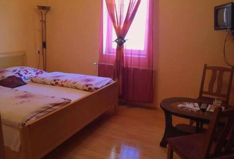 Op Art étterem és Panzió