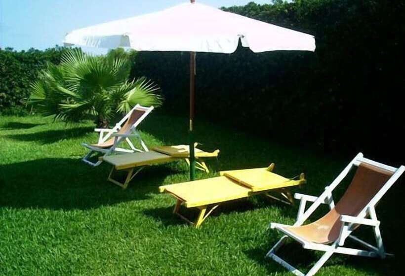 Residence Punta Cassano   In Piscina Sulla Spiaggia Di Sabbia