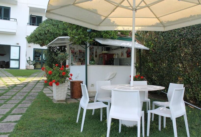 Residence Punta Cassano   In Piscina Sulla Spiaggia Di Sabbia