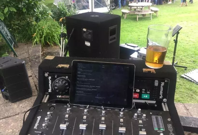 ベッドアンドブレックファースト The Carew Arms