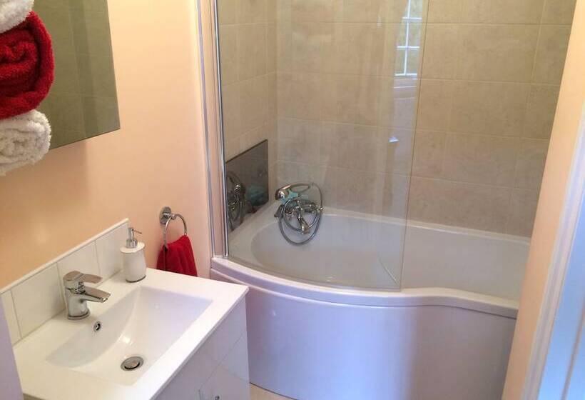 민박 Pwll Y Faedda