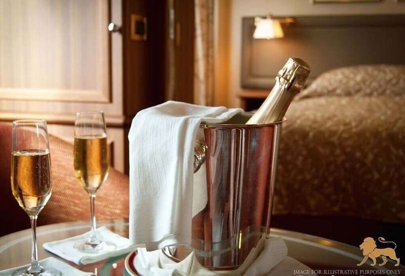 簡易ホテル The Golden Lion  Allendale