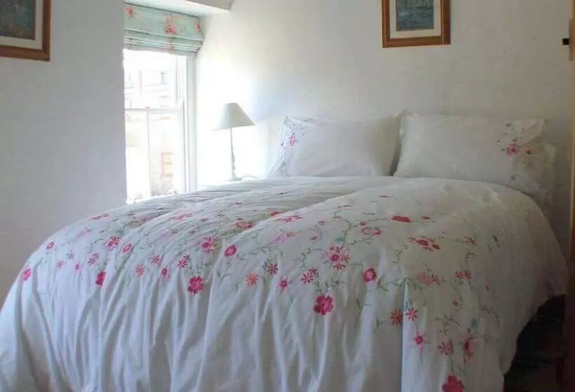 Pen Llyn Quarryman's Cottage