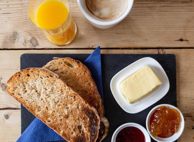 הוסטל Five Bells Inn, Wrentham