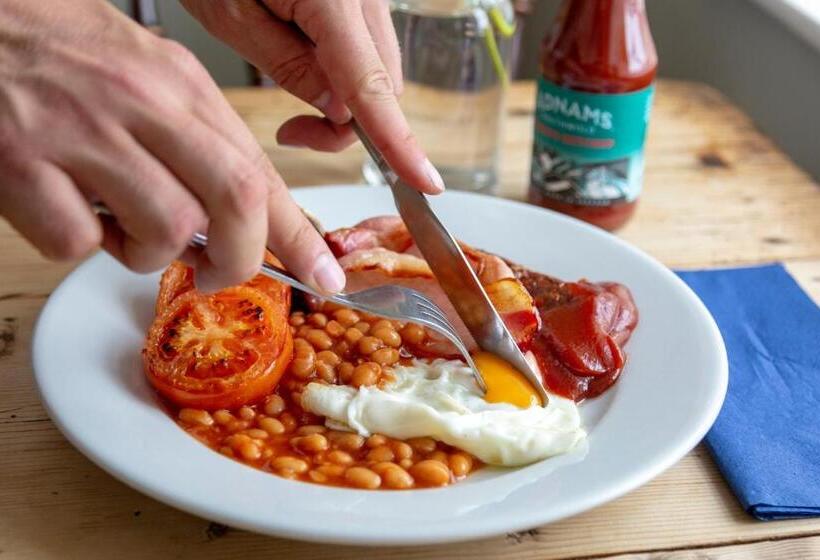 הוסטל Five Bells Inn, Wrentham