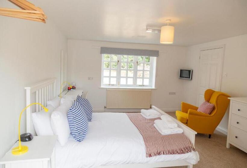 הוסטל Five Bells Inn, Wrentham