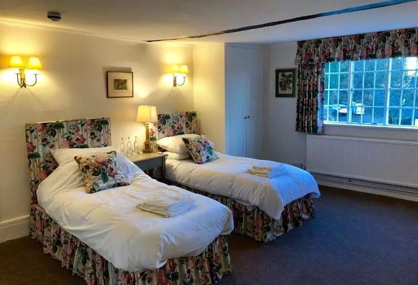 Aamiaismajoitus (B&B) The Dorset Arms Pub & Cottage Rooms