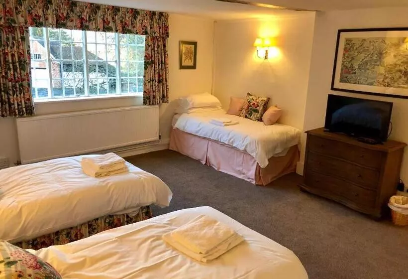 Aamiaismajoitus (B&B) The Dorset Arms Pub & Cottage Rooms