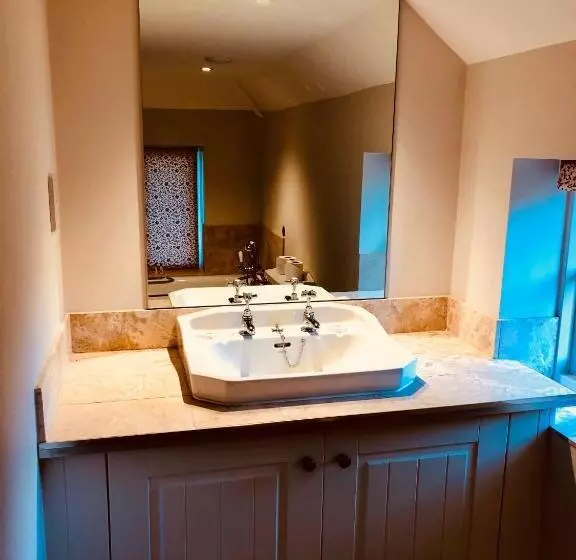 Aamiaismajoitus (B&B) The Dorset Arms Pub & Cottage Rooms