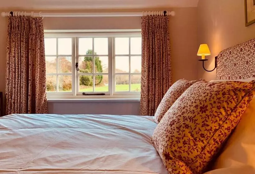 Aamiaismajoitus (B&B) The Dorset Arms Pub & Cottage Rooms