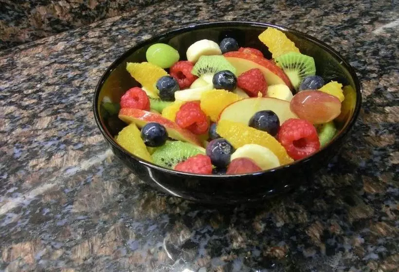 Aamiaismajoitus (B&B) The Hollies On The Wall