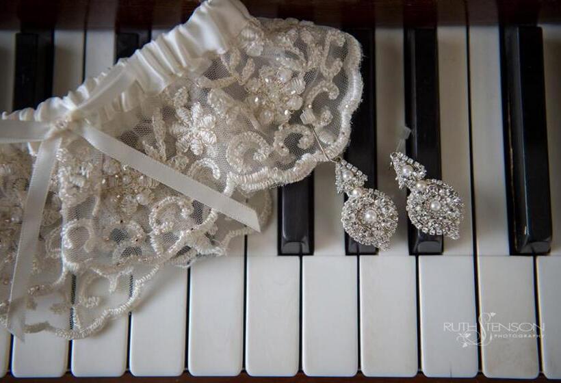 Clyde Hall Bed And Breakfast