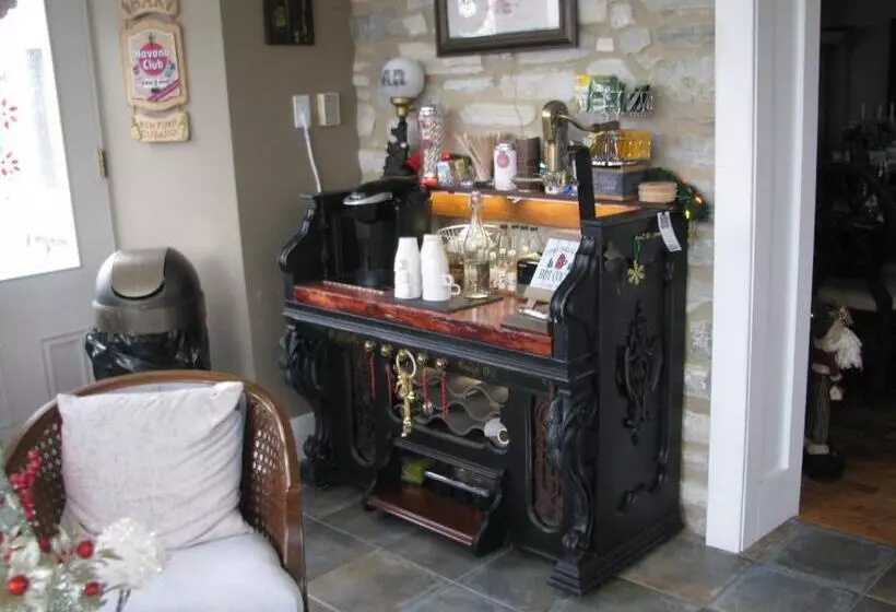 Clyde Hall Bed And Breakfast