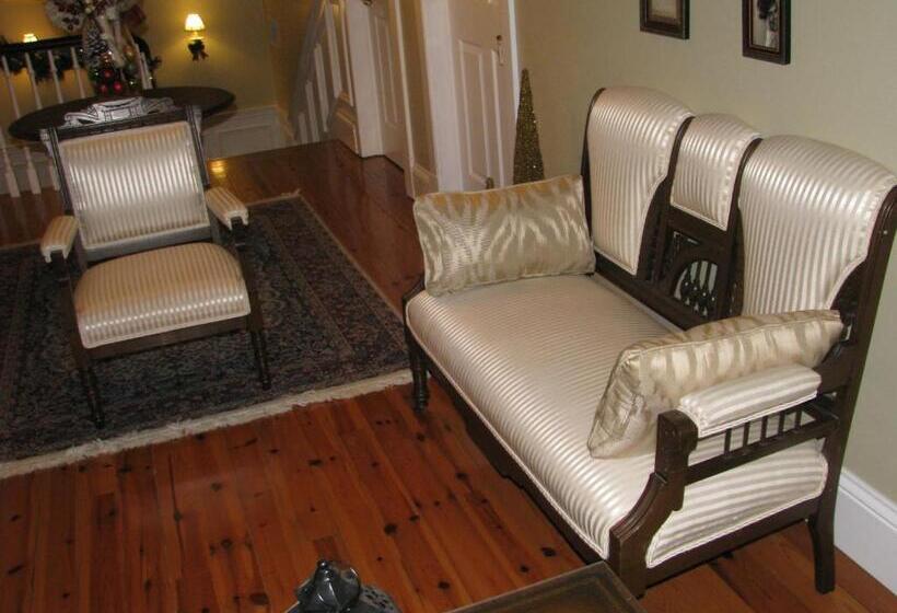 Clyde Hall Bed And Breakfast