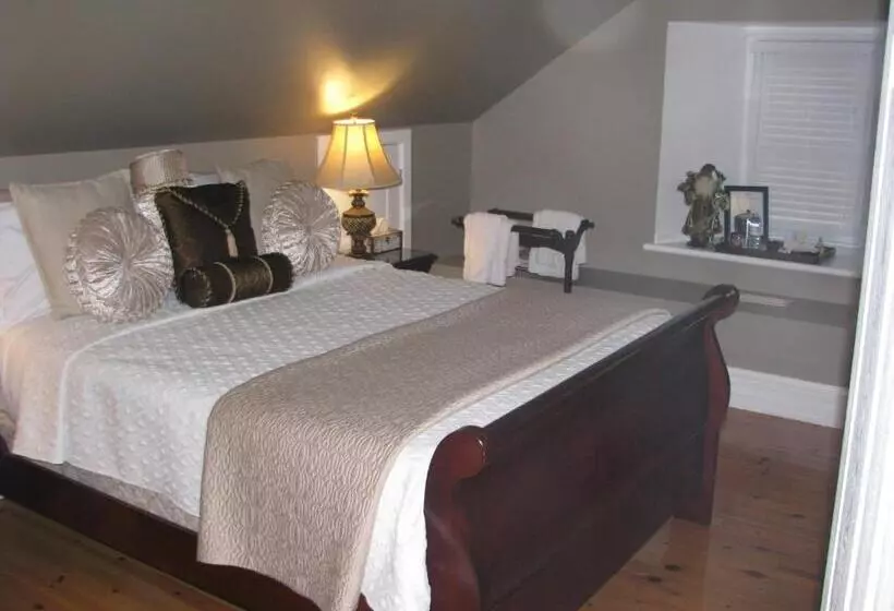 Clyde Hall Bed And Breakfast