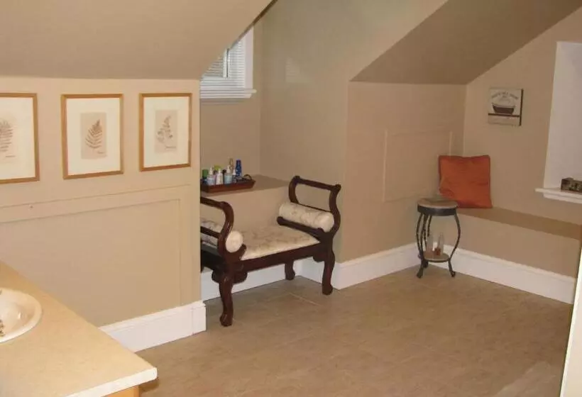 Clyde Hall Bed And Breakfast