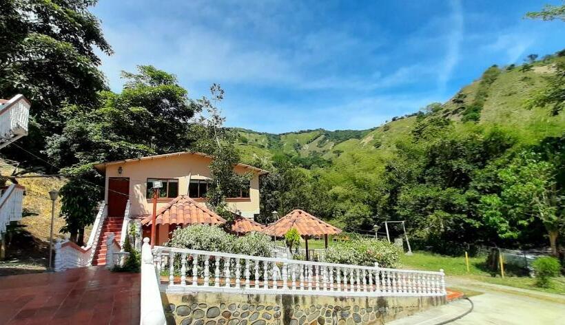 Hotel Campestre La Gaitana