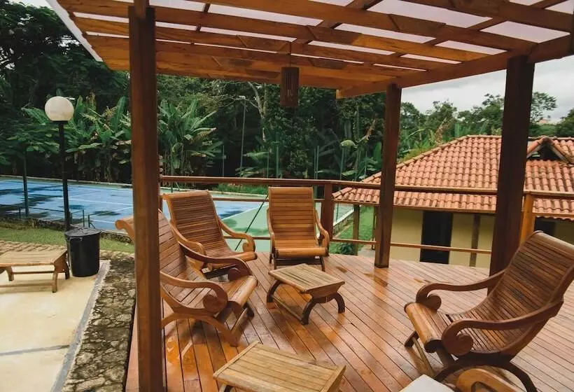 ホテル E Pousadatajj