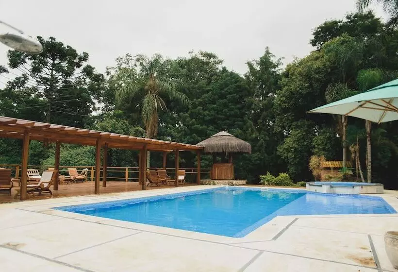 ホテル E Pousadatajj