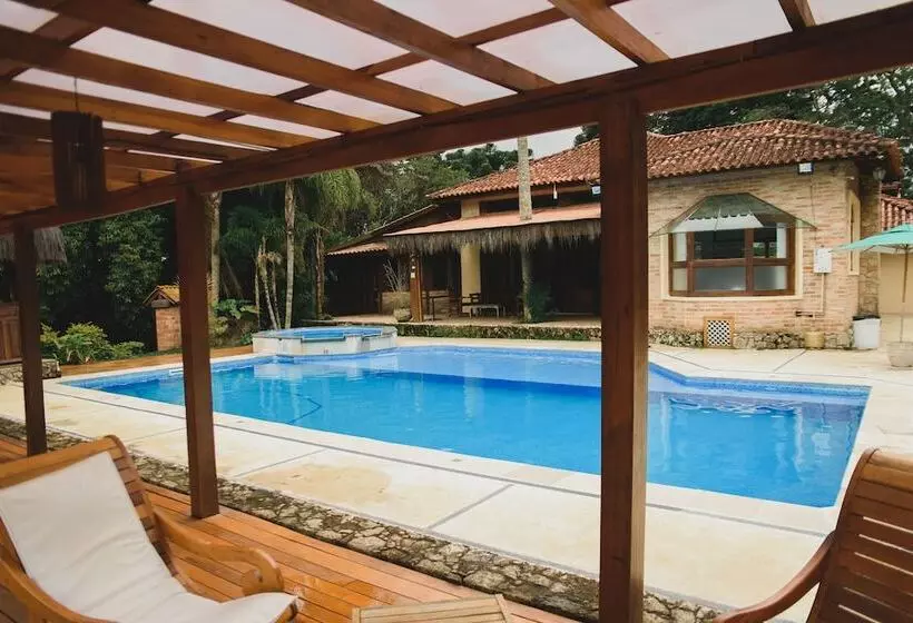 ホテル E Pousadatajj