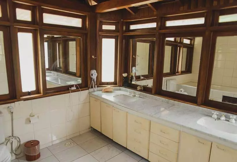 ホテル E Pousadatajj