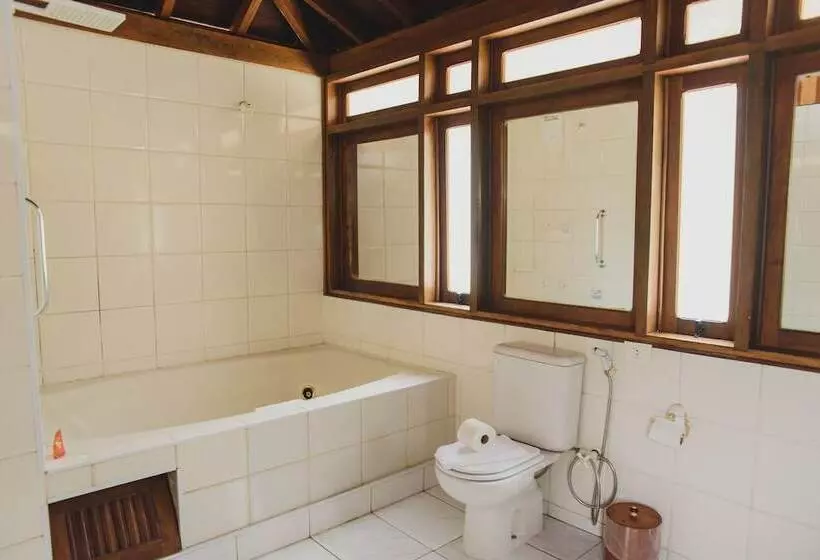 ホテル E Pousadatajj