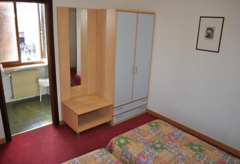 בית מלון כפרי Piol