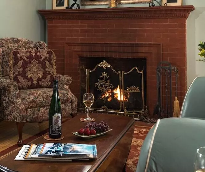 Yale Manor B&b & Yurt Glamping