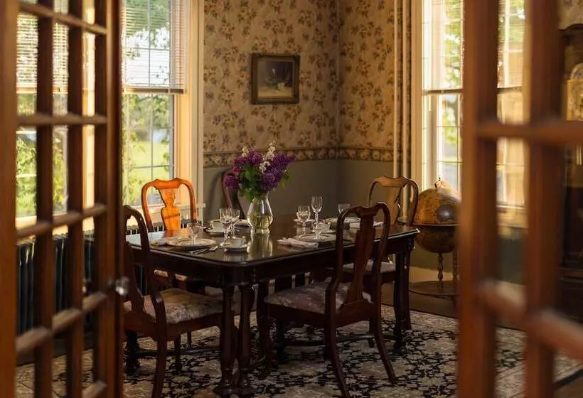 Yale Manor B&b & Yurt Glamping