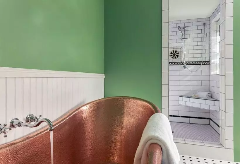 Yale Manor B&b & Yurt Glamping