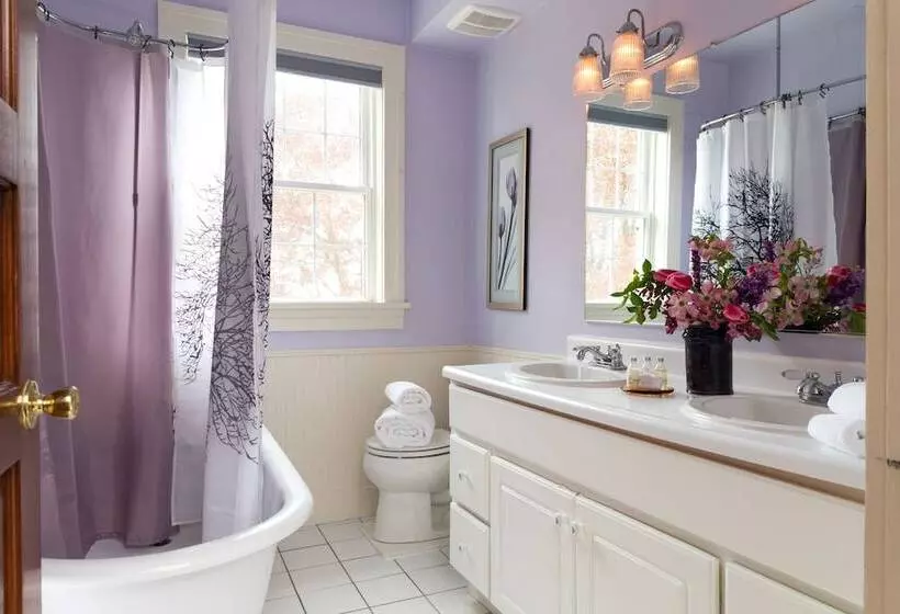 Yale Manor B&b & Yurt Glamping