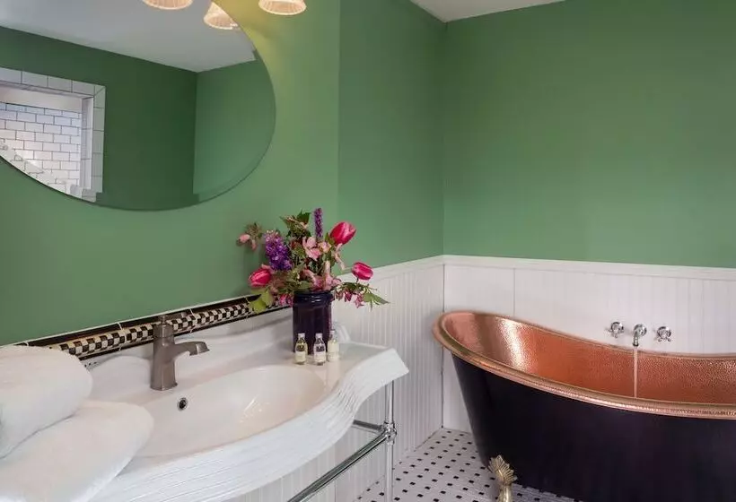 Yale Manor B&b & Yurt Glamping